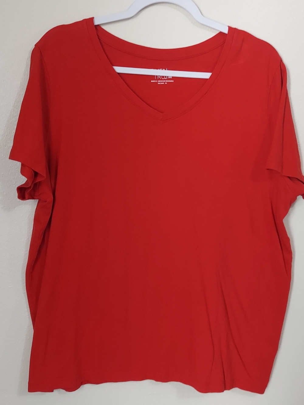 Time and Tru Red V-Neck Short Sleeve Tee